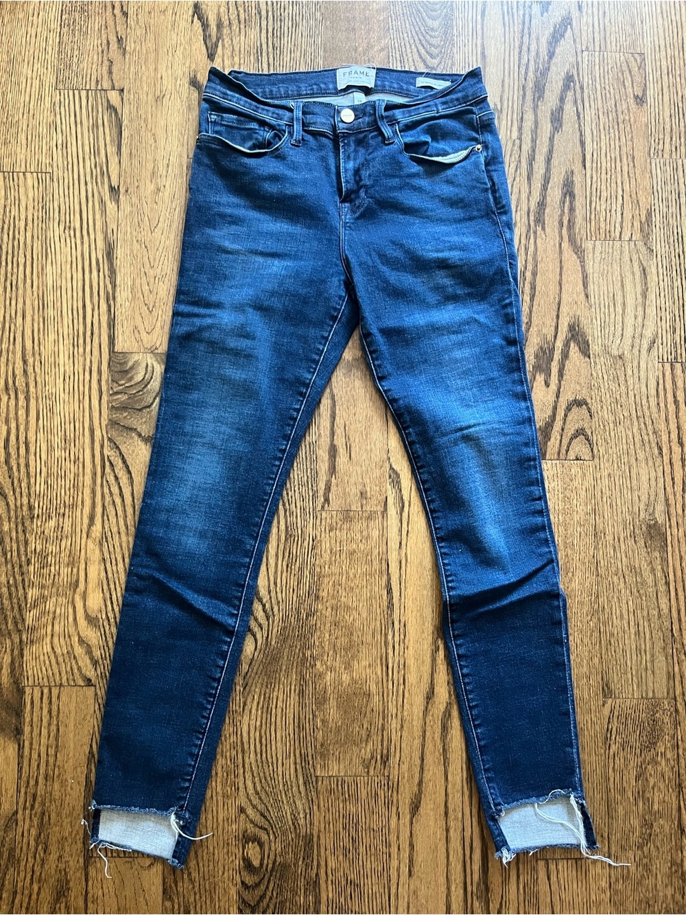 FRAME le skinny de Jeanne. Size 28. Skinny and midrise.